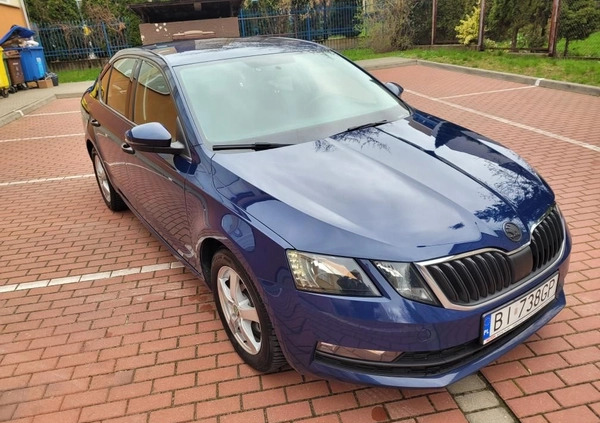 Skoda Octavia cena 39900 przebieg: 231924, rok produkcji 2017 z Białystok małe 211